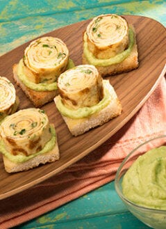 Tortilla Enrollada con Crema de Aguacate