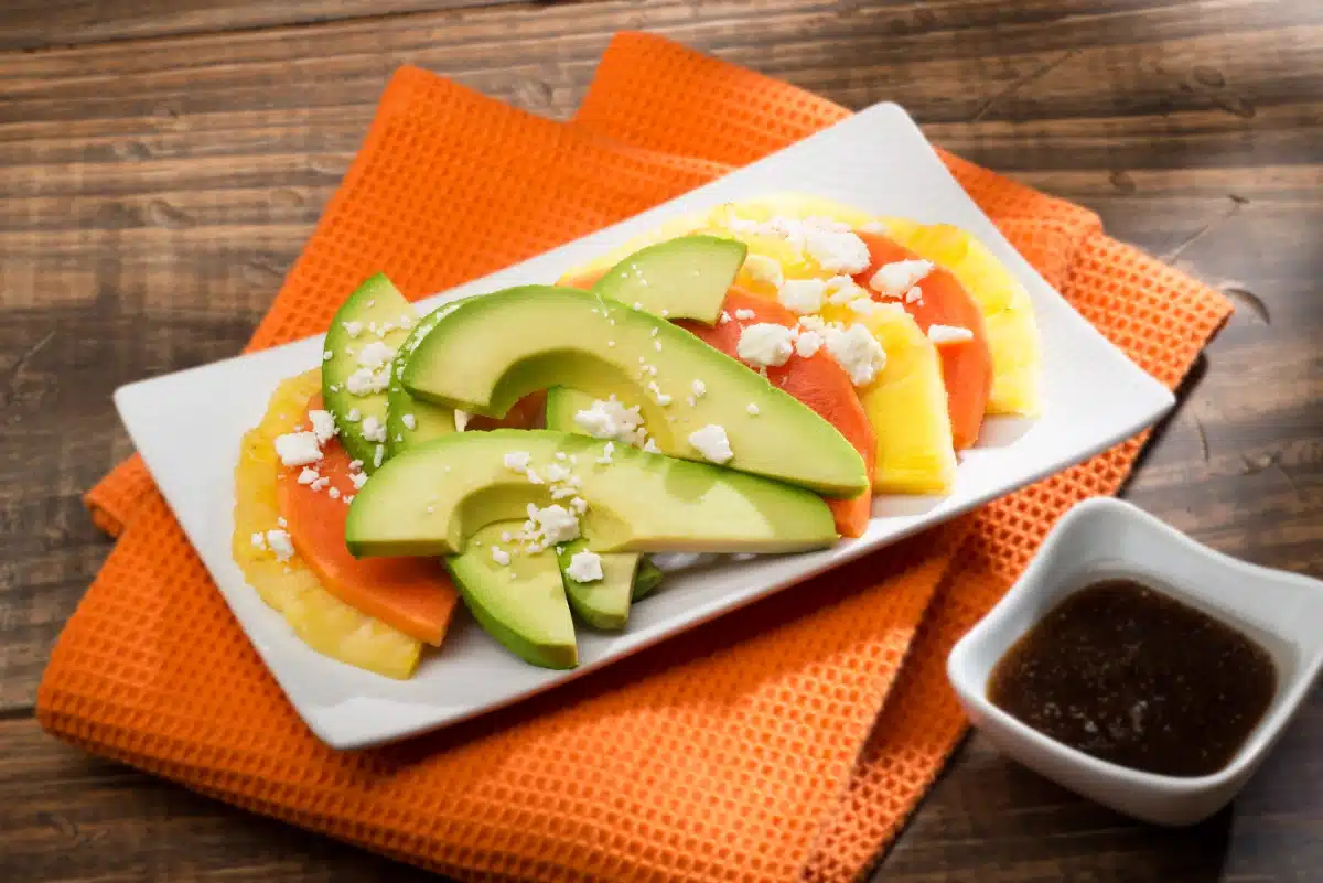 Ensalada de Aguacate, Papaya y Pina